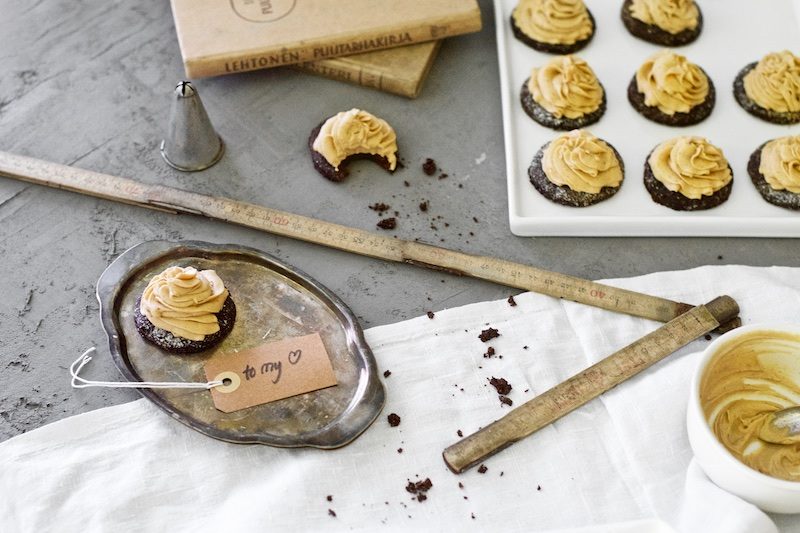 peanutbuttercream_glutenfree_cookies_yellowmood_hannamarirahkonen